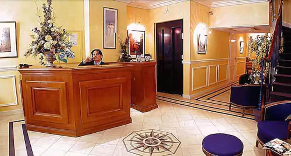 ホテル ユニック ルノワール サン ジェルマン パリ エクステリア 写真